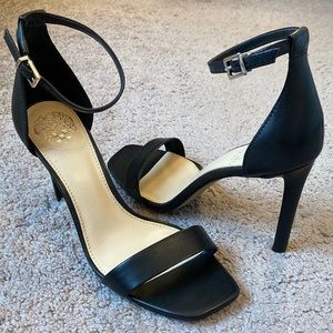 NWOT Vince Camuto Lauralie Black Leather Heels